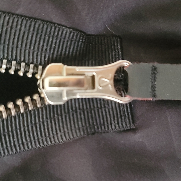 Lululemon running oull over - Picture 3 of 3